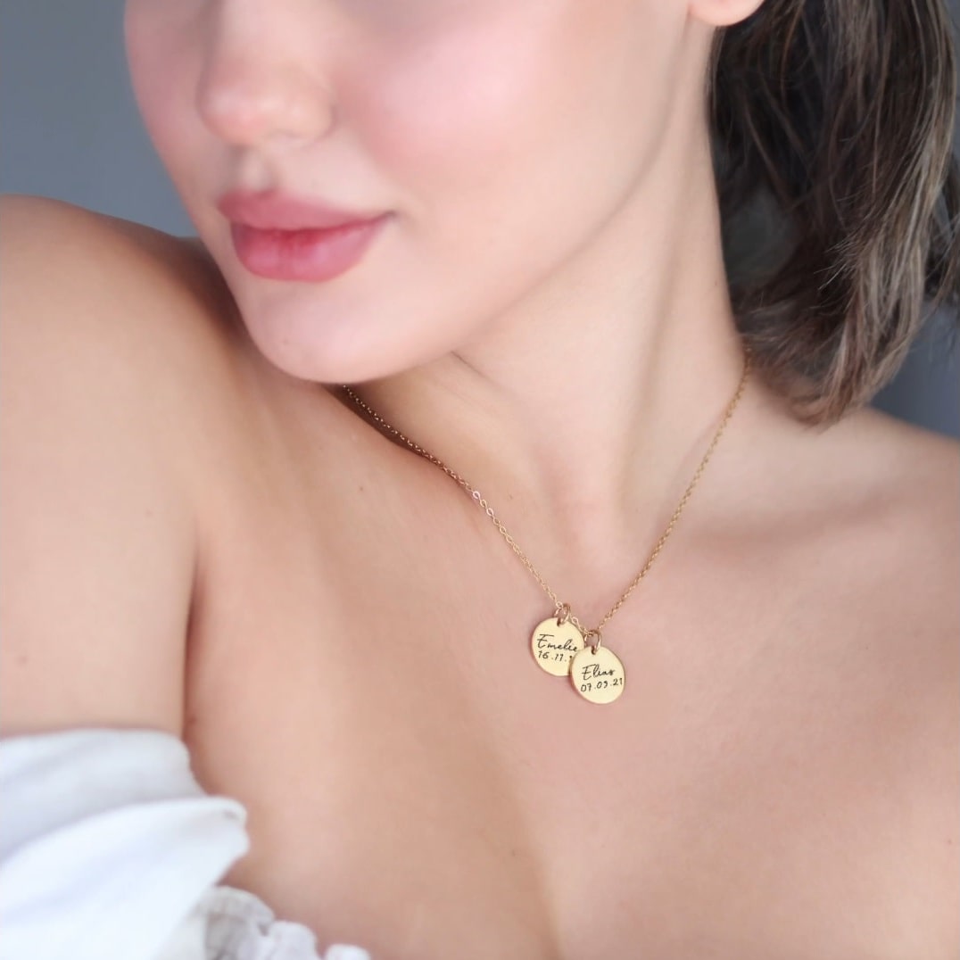 disc-necklace-with-text