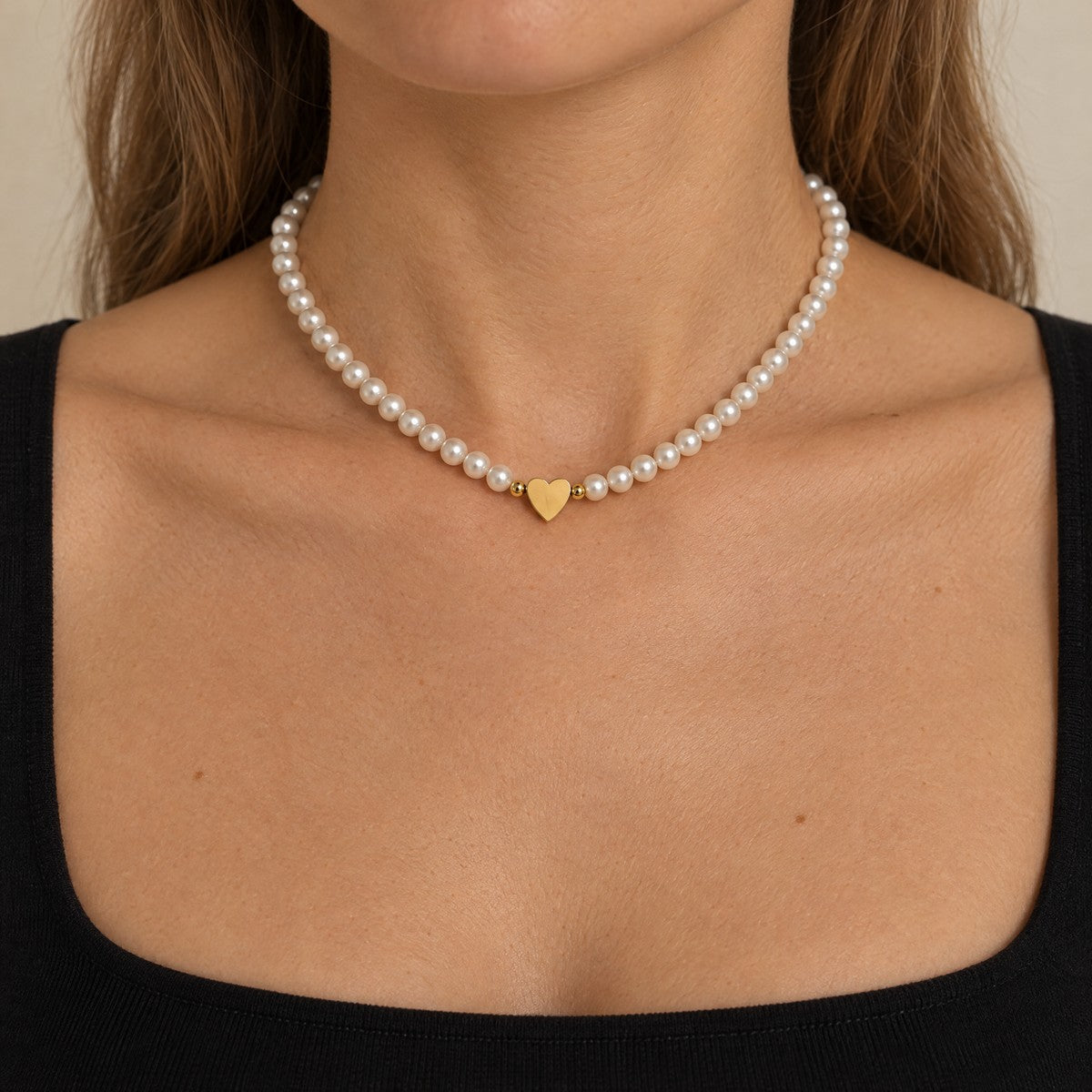 Perlenherzkette-Valentina-Gold-Getragen